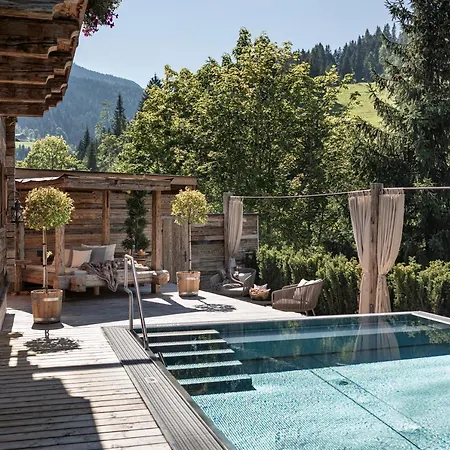 Lodge Pool Luxury *