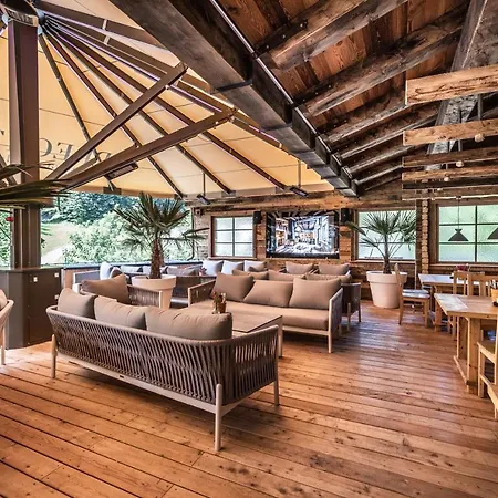Pool Luxury Lodge *