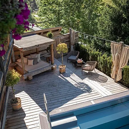 Pool Luxury Wagrain